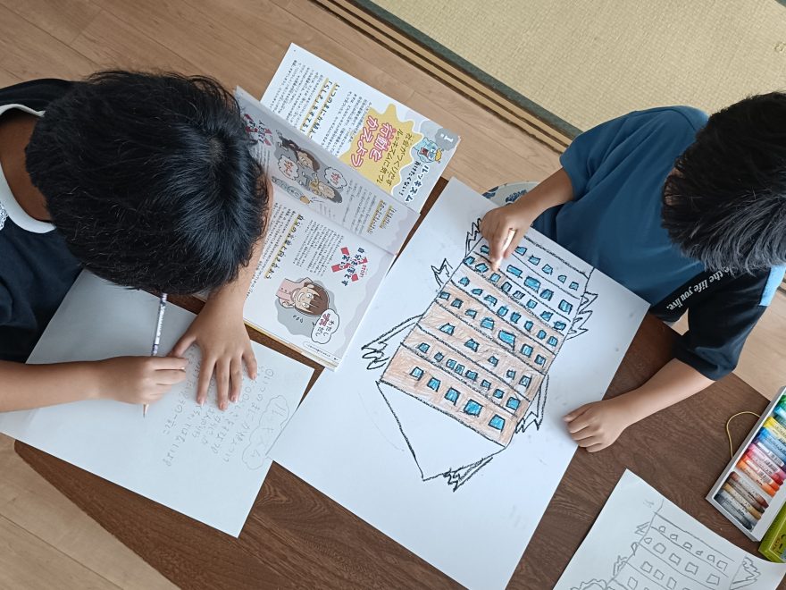 宿題中の子供たち
